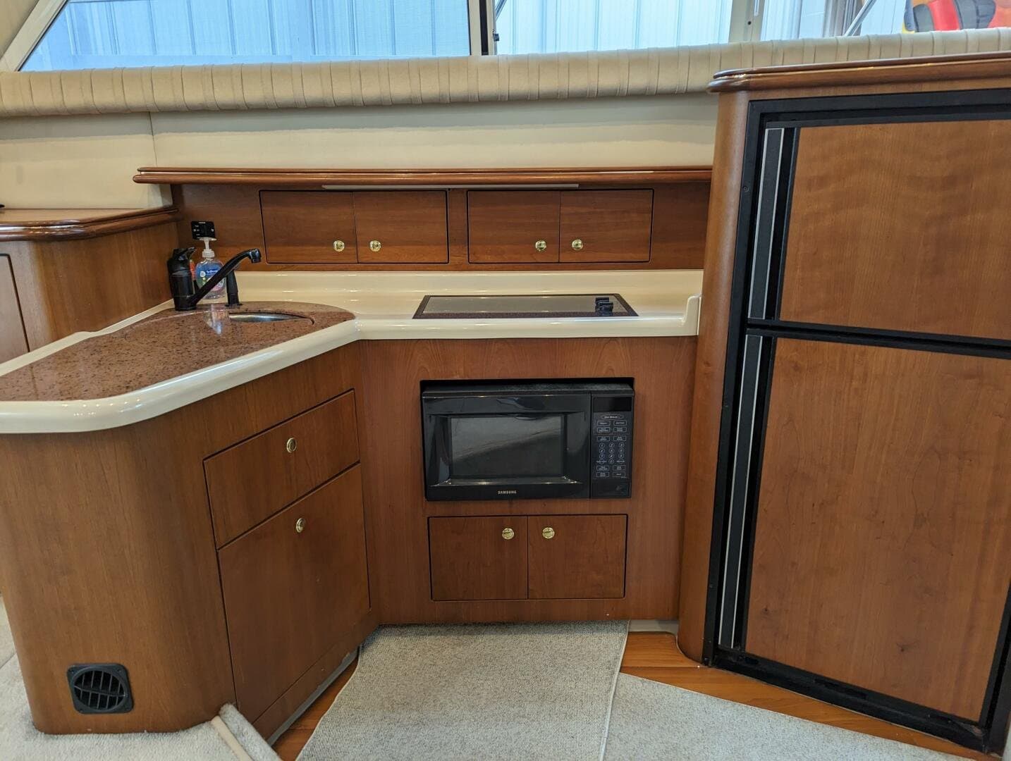 1999 Cruisers Yachts 3585 Flybridge