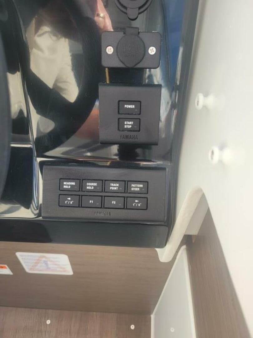 2026 Jeanneau NC 695 S2