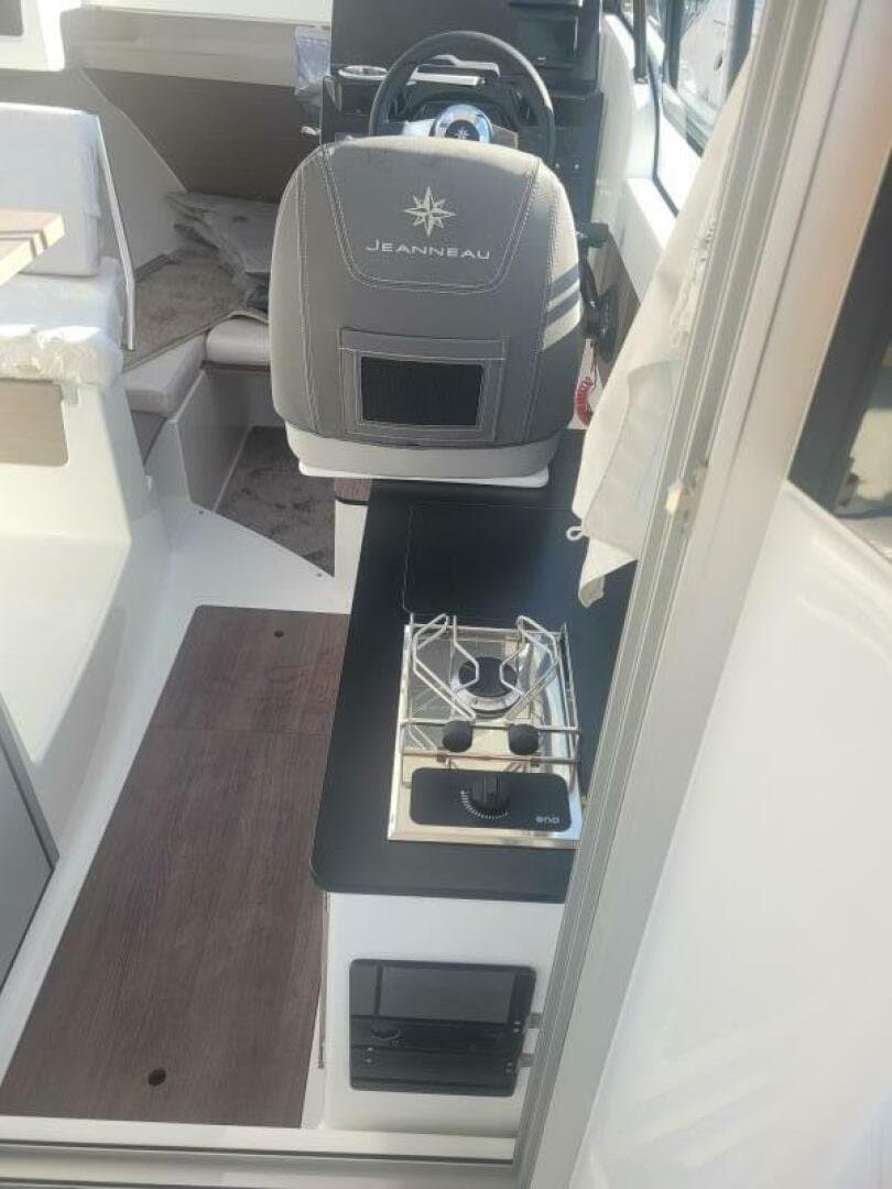 2026 Jeanneau NC 695 S2