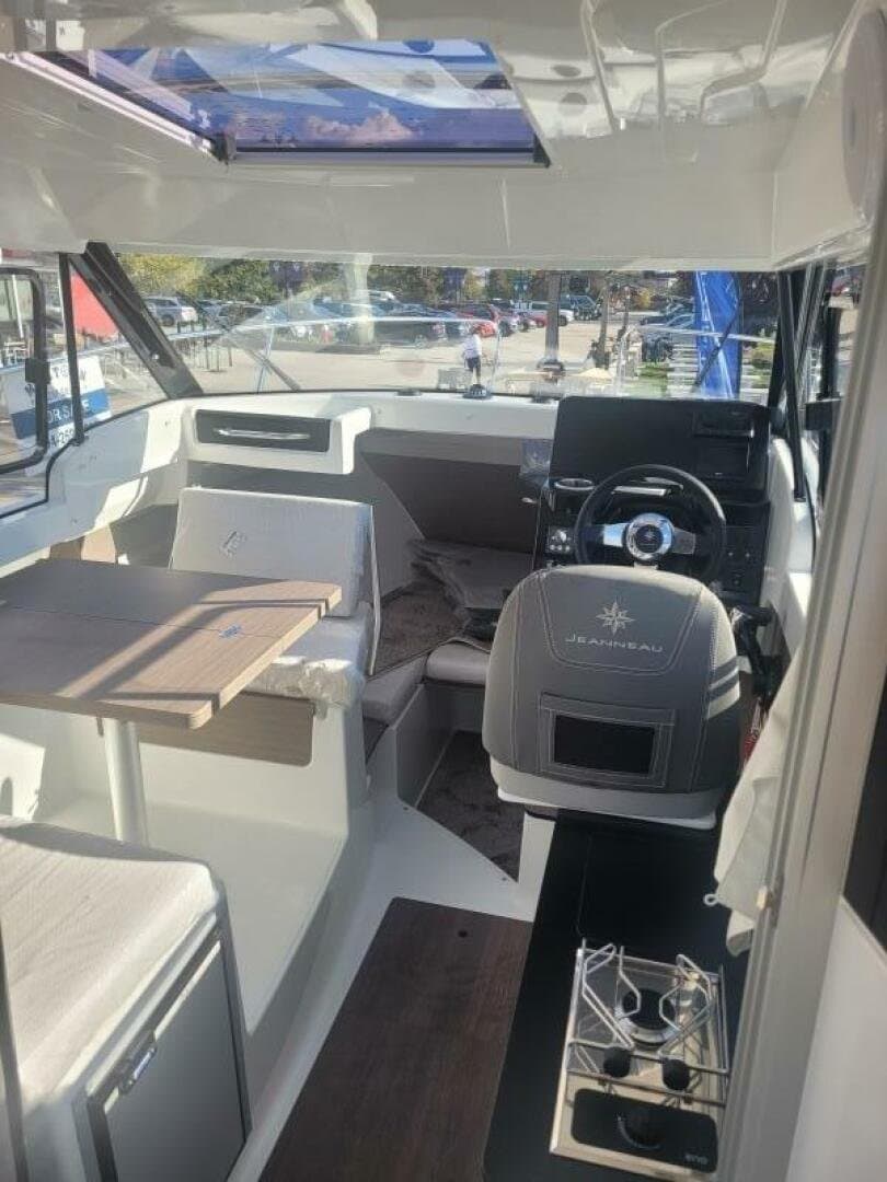 2026 Jeanneau NC 695 S2