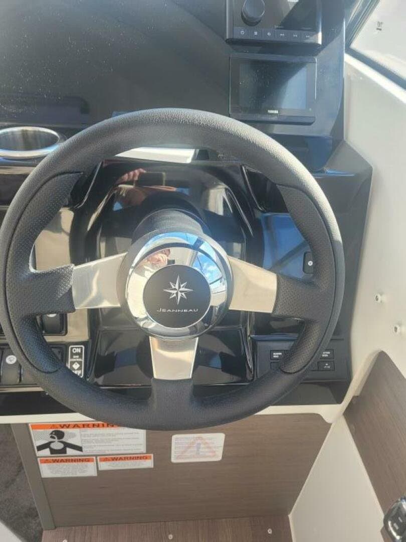 2026 Jeanneau NC 695 S2