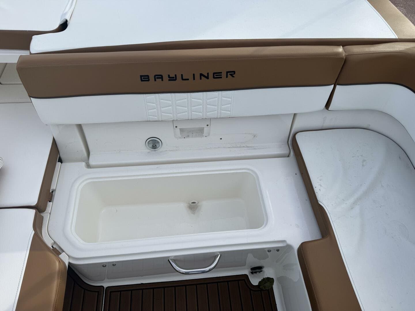 2021 Bayliner VR6