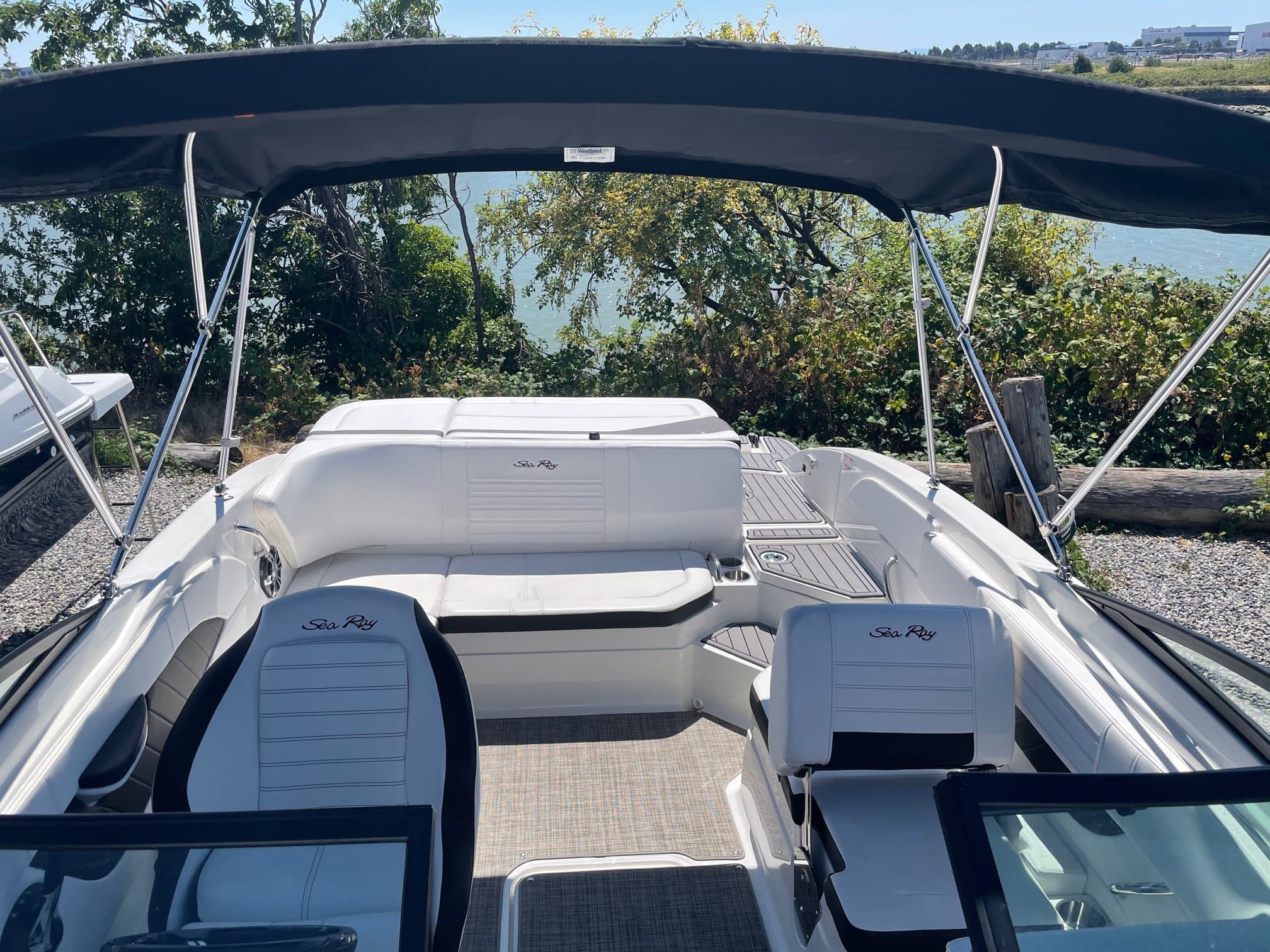 2021 Sea Ray SPX 210