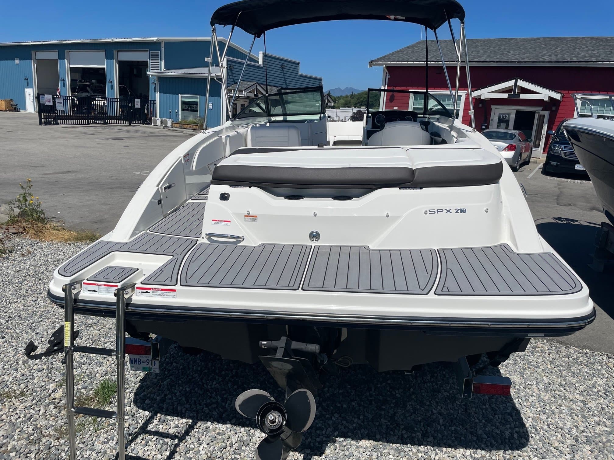 2021 Sea Ray SPX 210