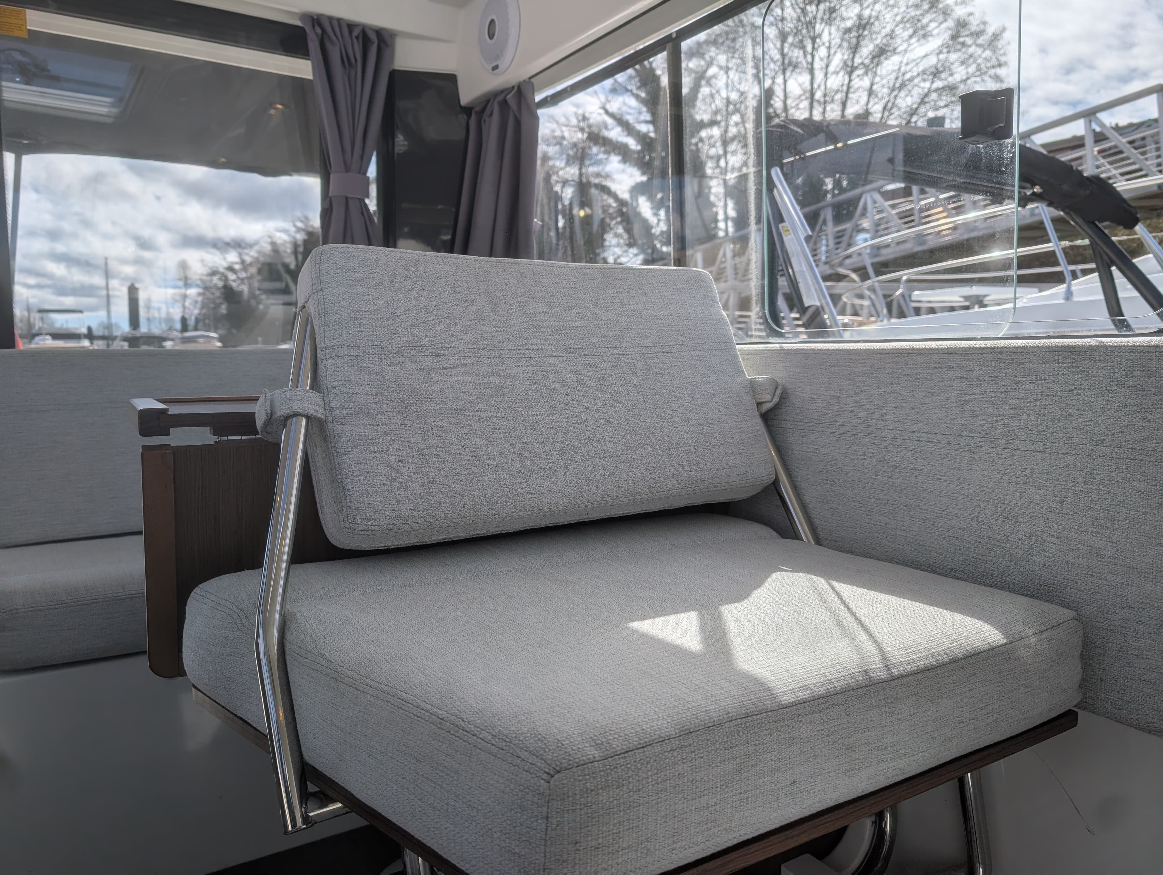 2021 Jeanneau 895 Sport