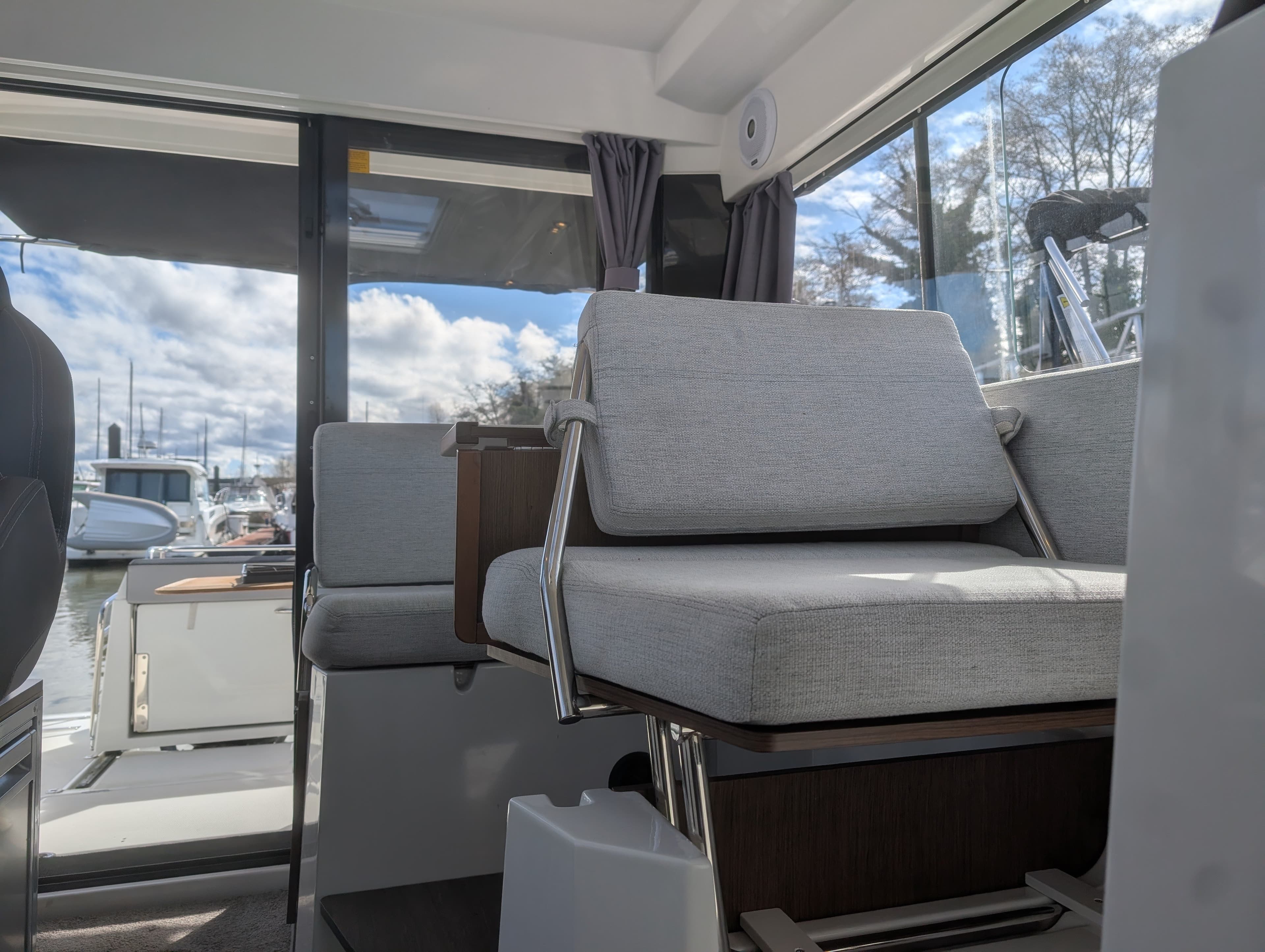 2021 Jeanneau 895 Sport