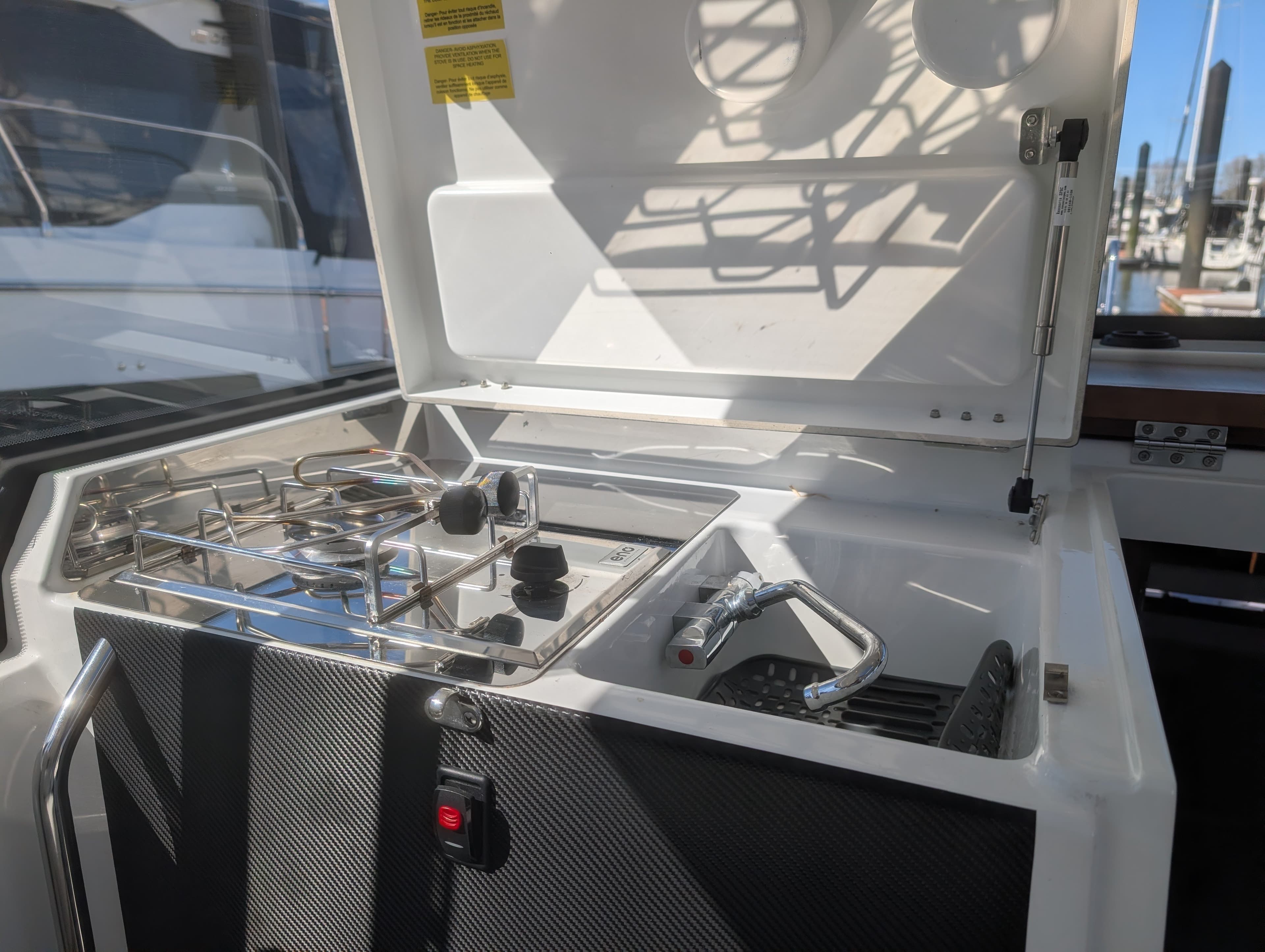 2021 Jeanneau 895 Sport