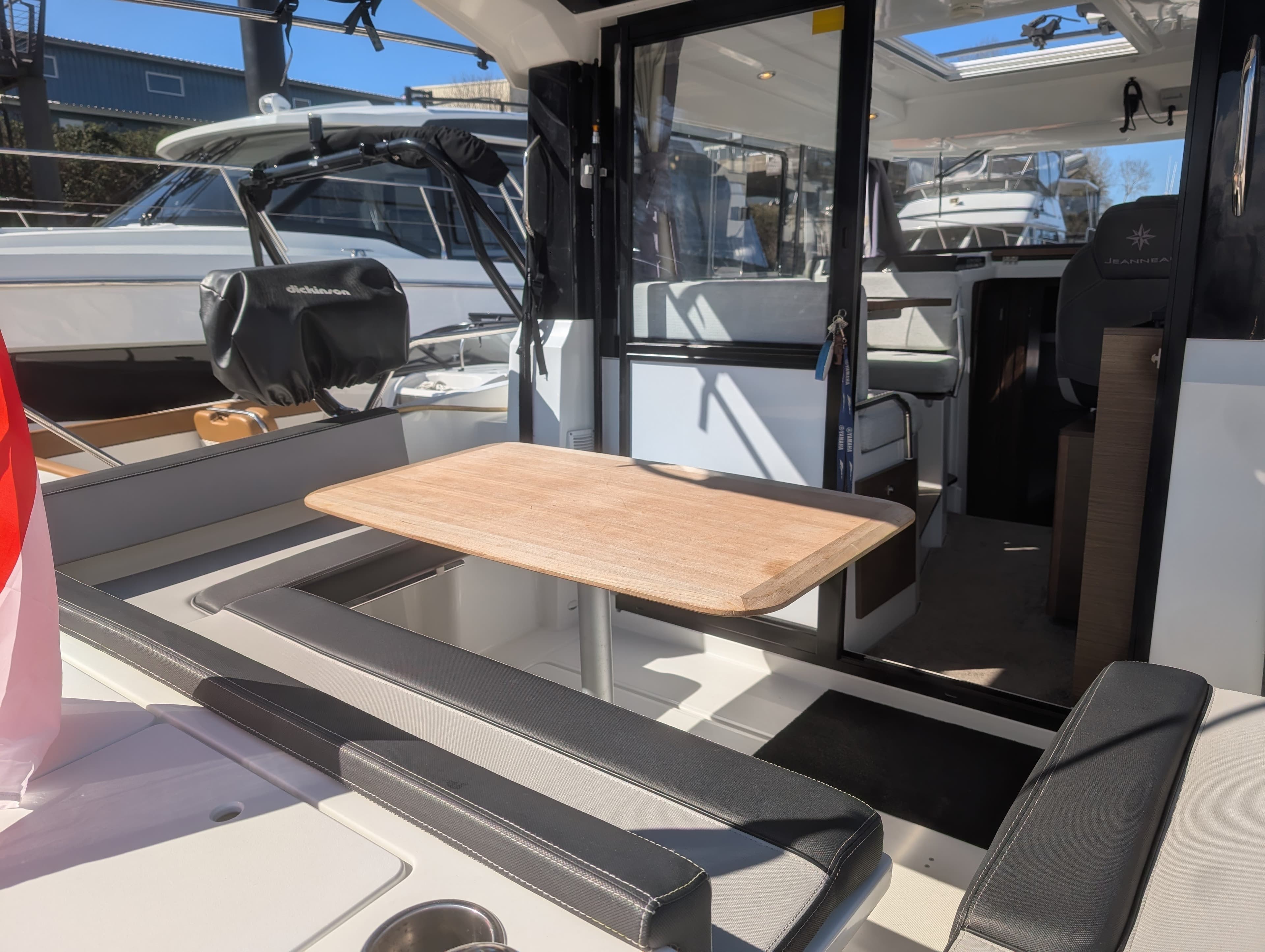 2021 Jeanneau 895 Sport