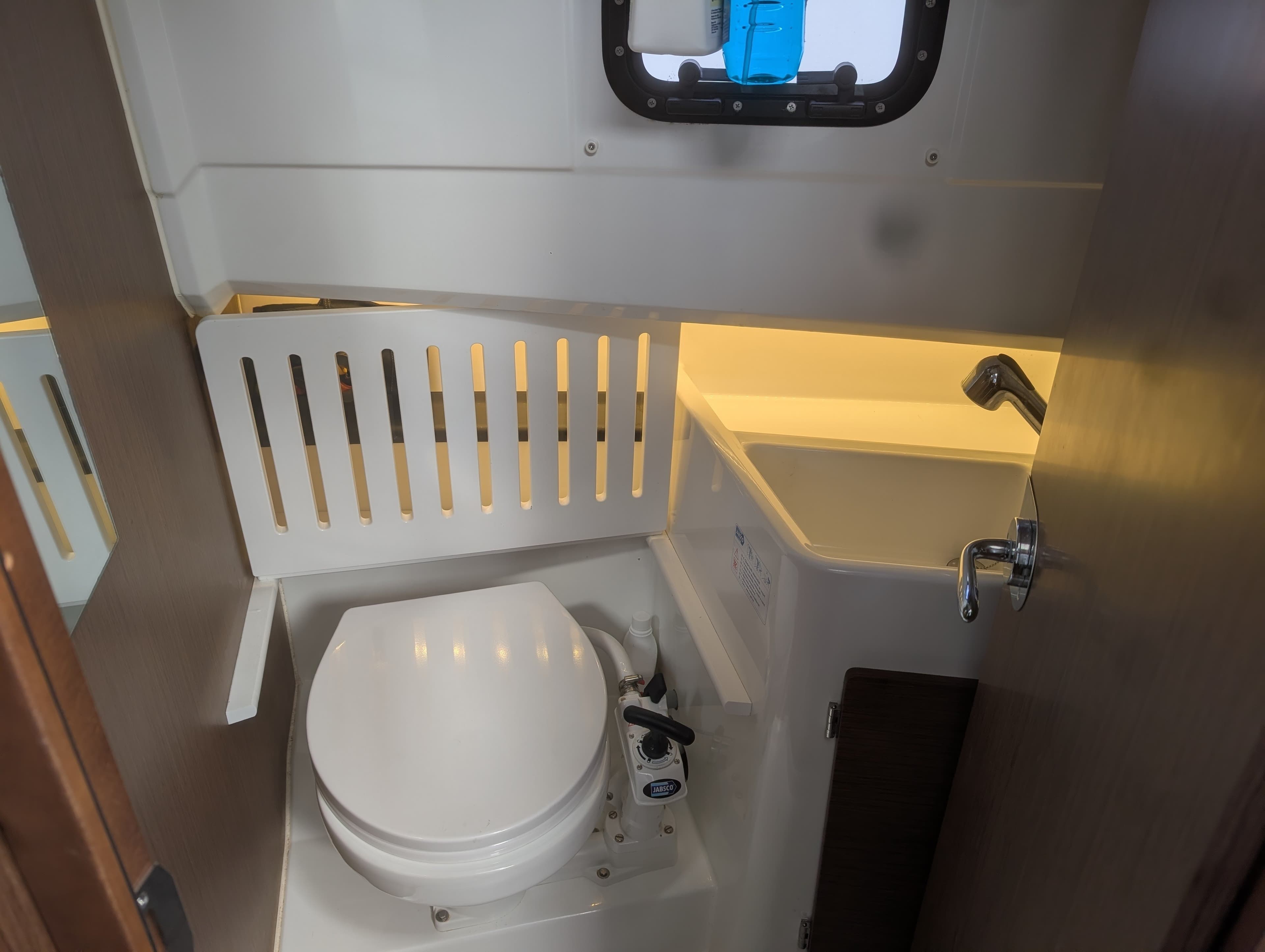 2021 Jeanneau 895 Sport