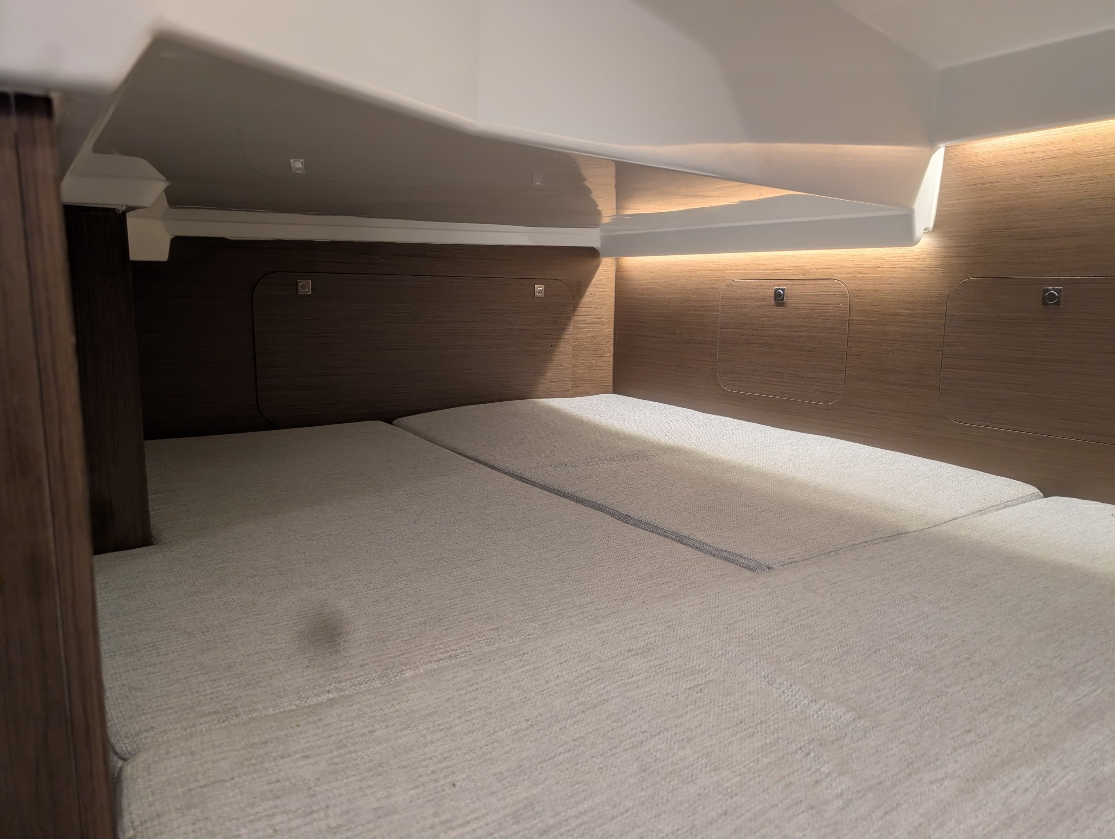 2021 Jeanneau 895 Sport