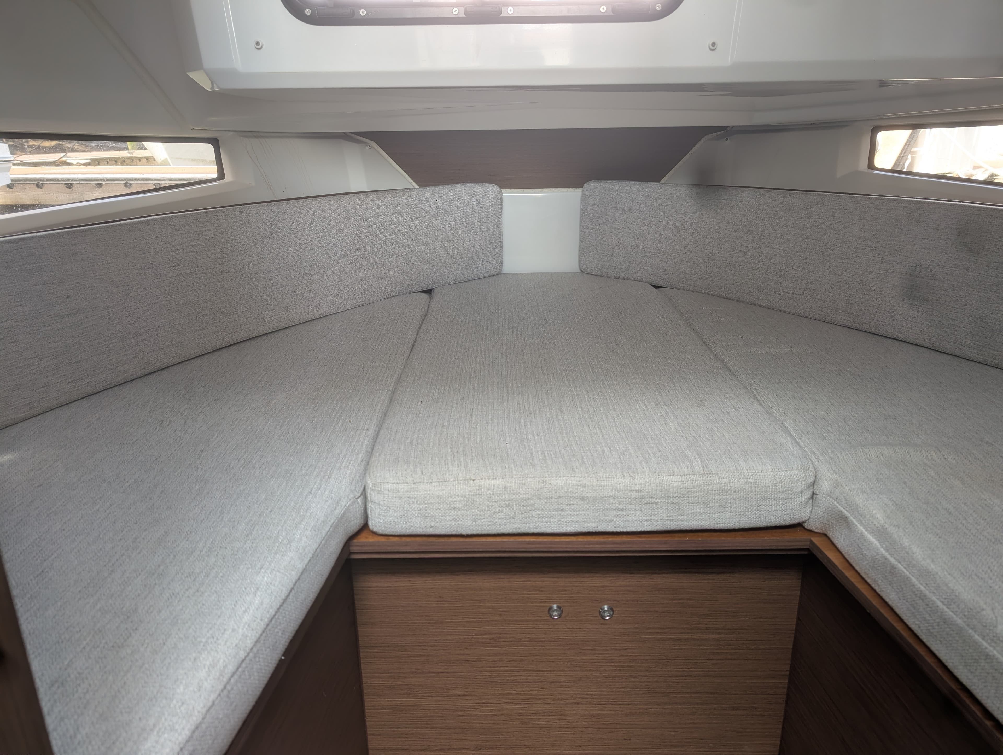 2021 Jeanneau 895 Sport