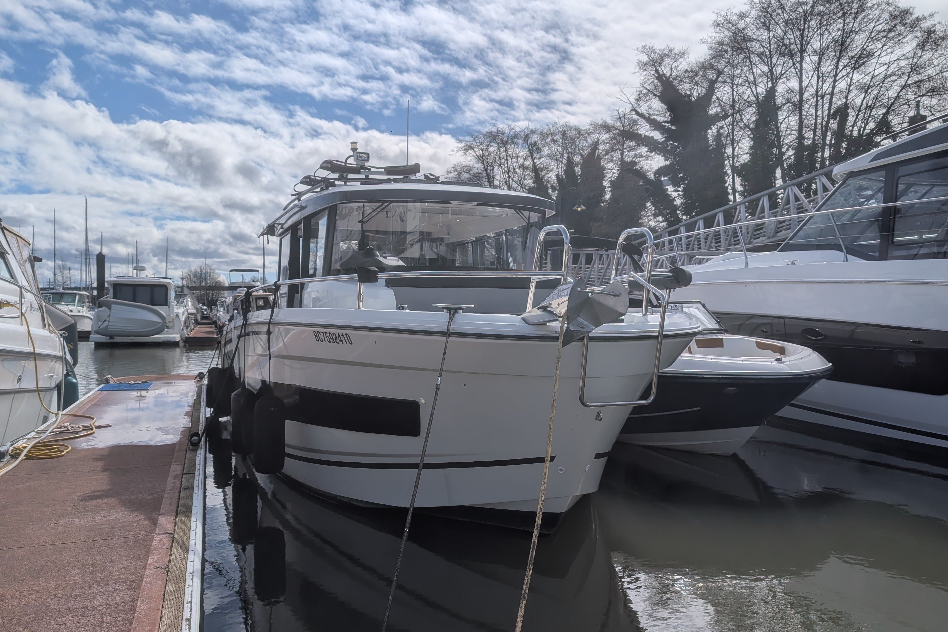 2021 Jeanneau 895 Sport