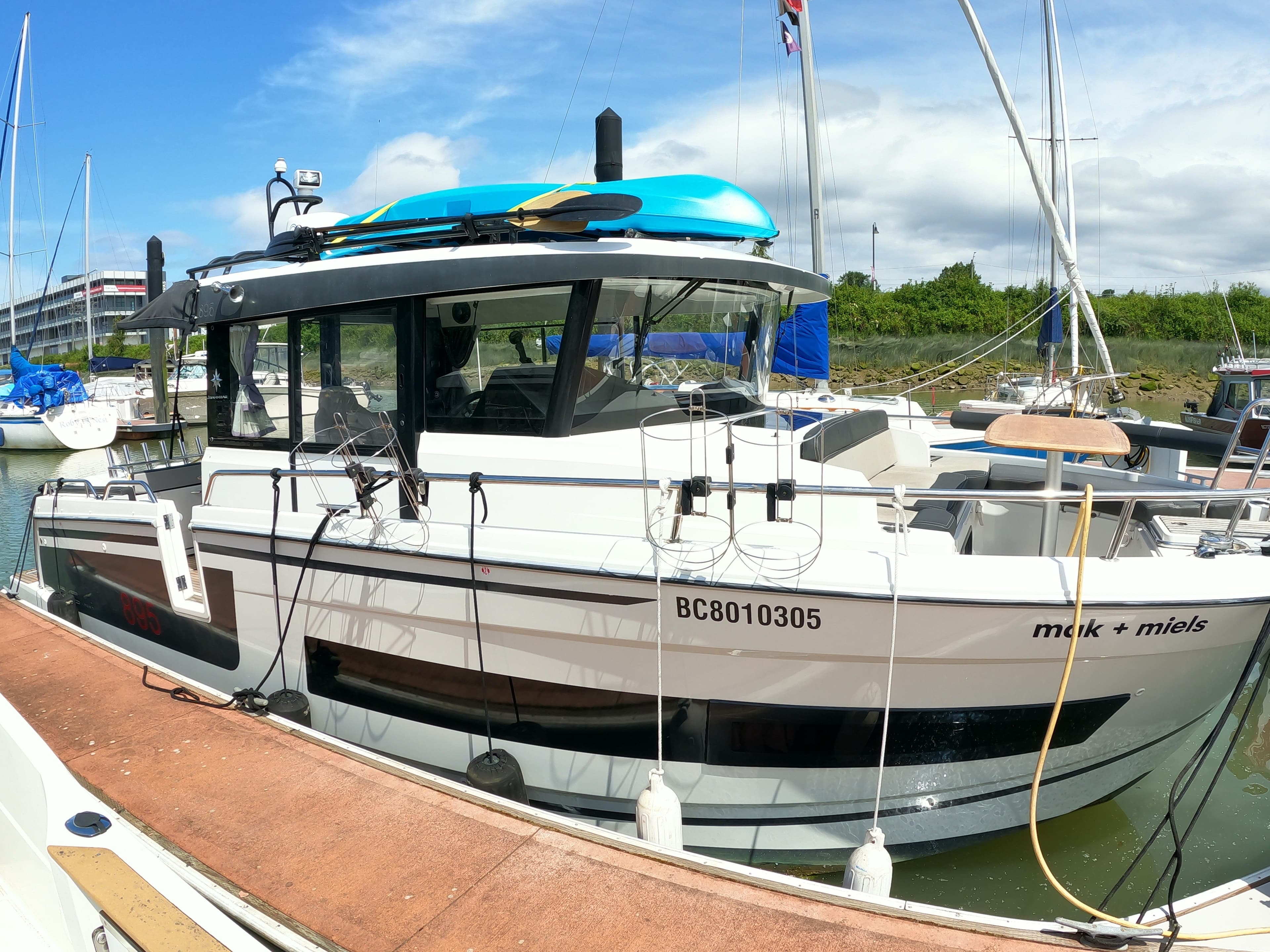 2022 Jeanneau NC 895 Sport 