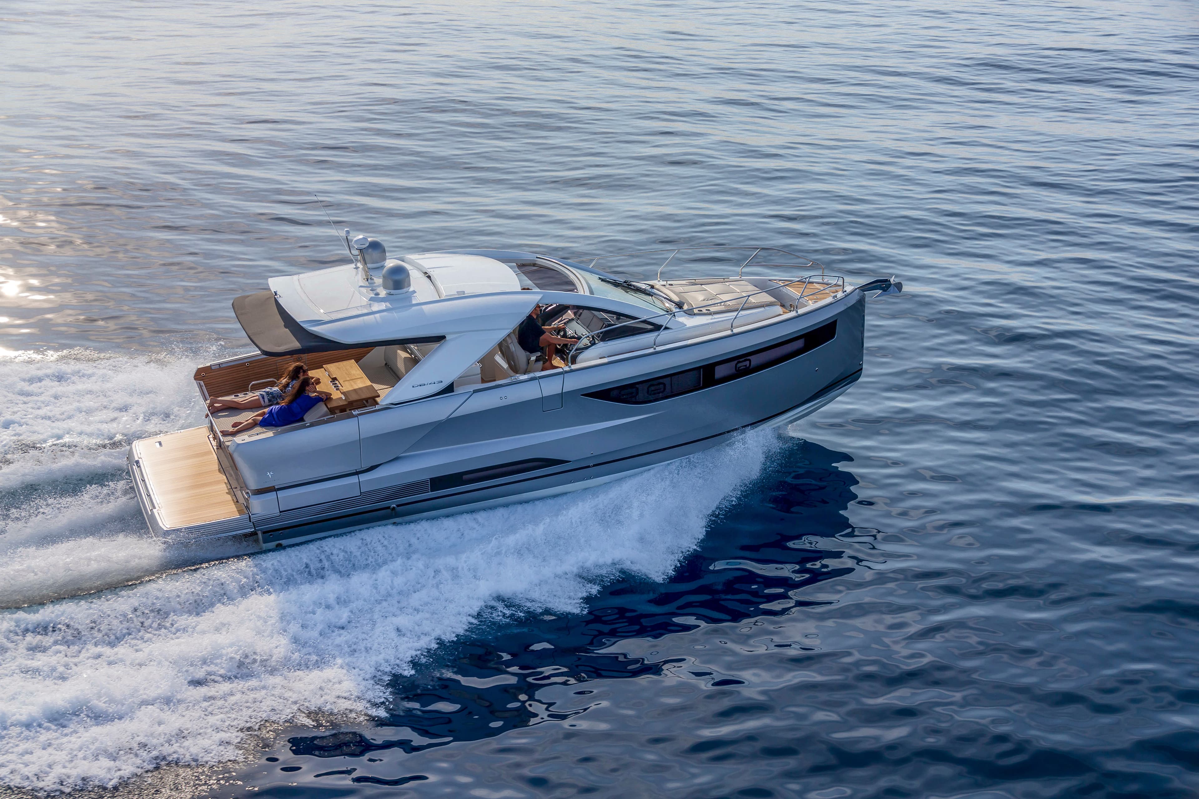 Jeanneau DB43: Luxury Dayboat Excellence available with inboard or outboard Yamaha engines